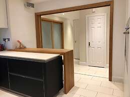 Discreet Luxury, Super House!