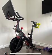 Discreet Luxury, Super House!