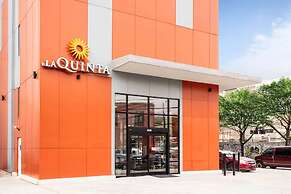 La Quinta Inn and Suites by Wyndham Long Island City