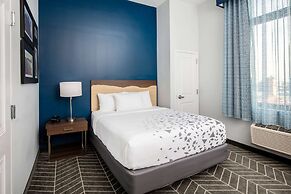 La Quinta Inn and Suites by Wyndham Long Island City