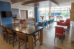 Holiday Inn Express And Suites Warsaw - E Center by IHG
