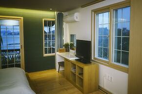 Tongyeong MongDol House