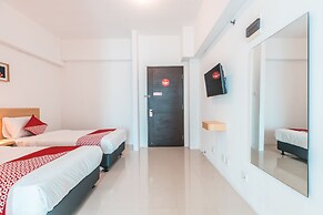 OYO Flagship 1170 The Habitat Karawaci