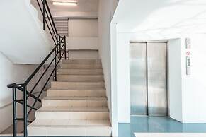 OYO Flagship 1170 The Habitat Karawaci