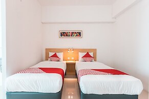 OYO Flagship 1170 The Habitat Karawaci