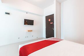 OYO Flagship 1170 The Habitat Karawaci