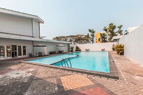 OYO Flagship 1170 The Habitat Karawaci