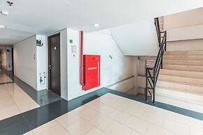 OYO Flagship 1170 The Habitat Karawaci