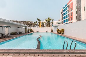 OYO Flagship 1170 The Habitat Karawaci