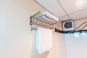 OYO Flagship 1170 The Habitat Karawaci