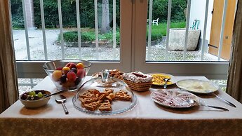 Corte Merighi Charming Rooms & Breakfast