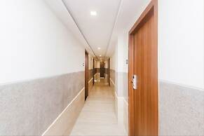 Hotel Qubestay Airport