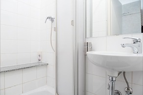 Green and Quiet Apartment near Center