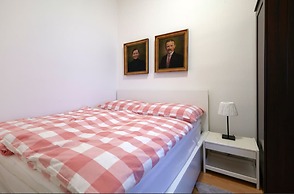 Green and Quiet Apartment near Center