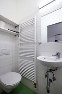 Green and Quiet Apartment near Center