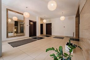 Modern Apartment Across the Ponds