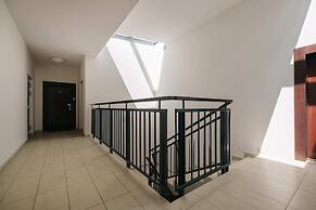 Modern Apartment Across the Ponds