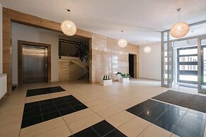 Modern Apartment Across the Ponds