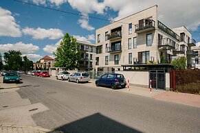 Modern Apartment Across the Ponds