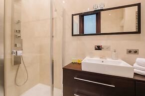 Modern Apartment Across the Ponds