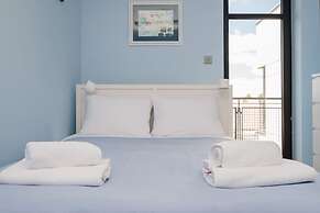 Modern Apartment Across the Ponds