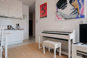 Modern Apartment Across the Ponds