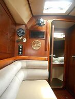 Moody 41 by Veleros Colombia