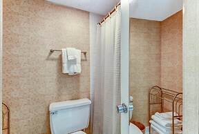 2072 Beachwood Villa