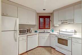 2354/56-courtside Villas