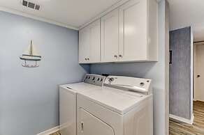 C114-amelia-surf-and-racquet