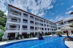 Large Ground Floor Condo Steps From the Pool