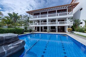 Magnificent and Spacious Poolside 3BR Condo