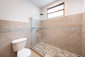 Magnificent and Spacious Poolside 3BR Condo