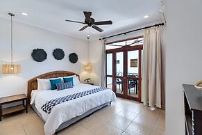 2br/2ba Unit in Exclusive Community