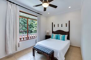 2br/2ba Unit in Exclusive Community