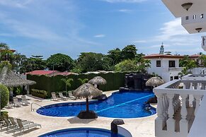 2br/2ba Unit in Exclusive Community