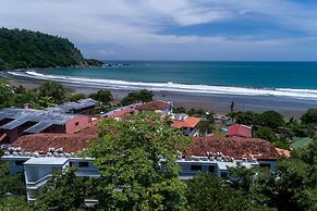 Great 3rd Floor Condo in Seaside Community