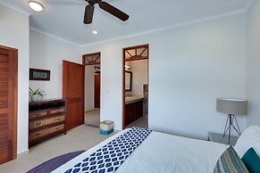 Great 3rd Floor Condo in Seaside Community