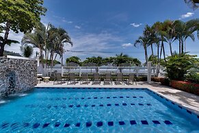 Great 3rd Floor Condo in Seaside Community