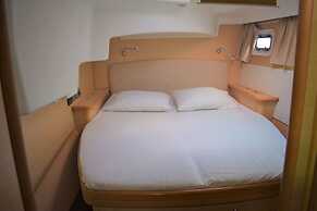 Catamaran Lagoon by Veleros Colombia