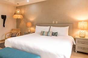 Newly Remodeled Ground Floor Sea Side Apartment