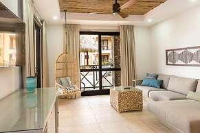 Newly Remodeled Ground Floor Sea Side Apartment