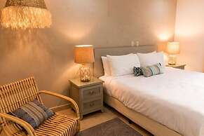 Newly Remodeled Ground Floor Sea Side Apartment