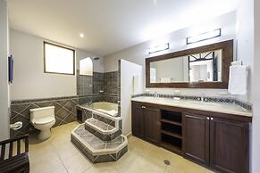 3br/2.5ba Designer Condo in Beachfront Community