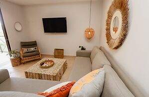 3br/2.5ba Designer Condo in Beachfront Community