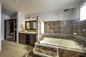 5th Flr Ocean View Penthouse With 2 Level Balcony