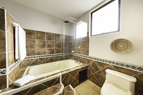 5th Flr Ocean View Penthouse With 2 Level Balcony