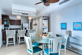 Perfect Oceanfront Retreat for Your Family