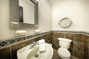 Perfect Oceanfront Retreat for Your Family