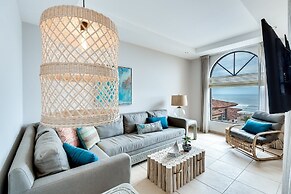 Perfect Oceanfront Retreat for Your Family